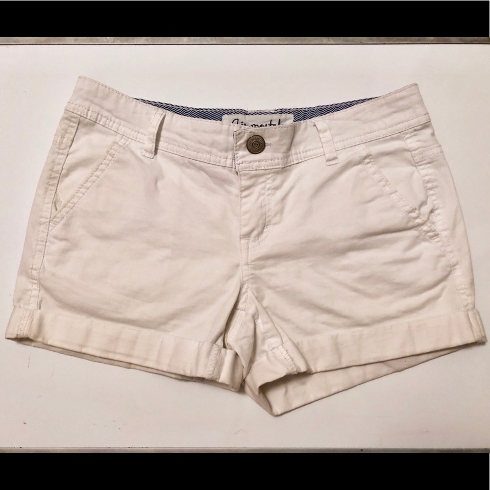 White Aeropostale shorts